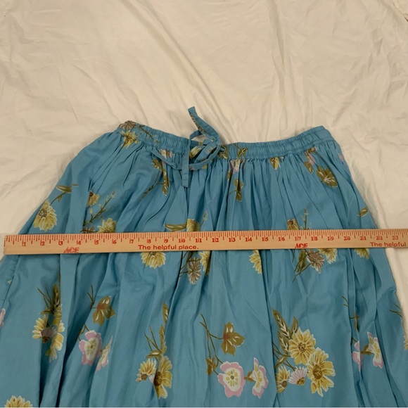 Orvis Vintage Maxi Skirt Size 10 
Elastic Waist Drawstring 
Pockets 
Blue Floral - Picture 11 of 12